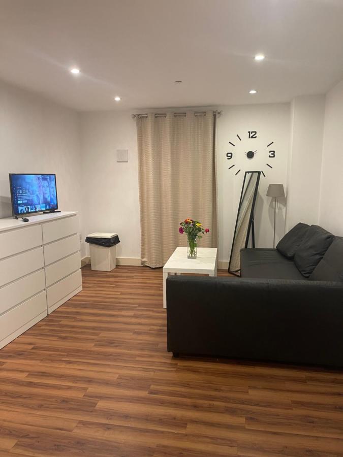 Lovely Luxury 1-Bed Apartment In Wembley Londen Buitenkant foto