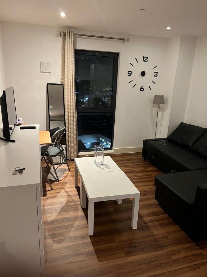 Lovely Luxury 1-Bed Apartment In Wembley Londen Buitenkant foto