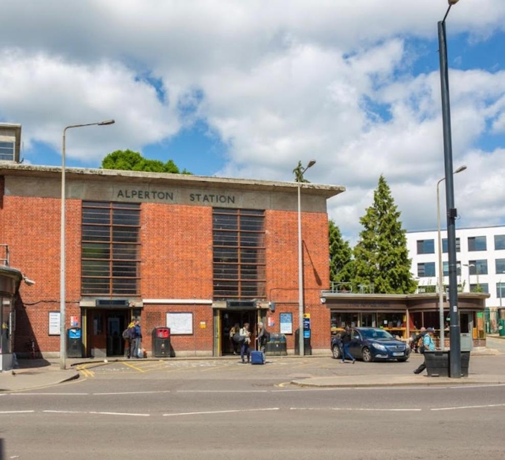 Lovely Luxury 1-Bed Apartment In Wembley Londen Buitenkant foto